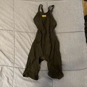 Women’s arena carbon glide tech suit size 24